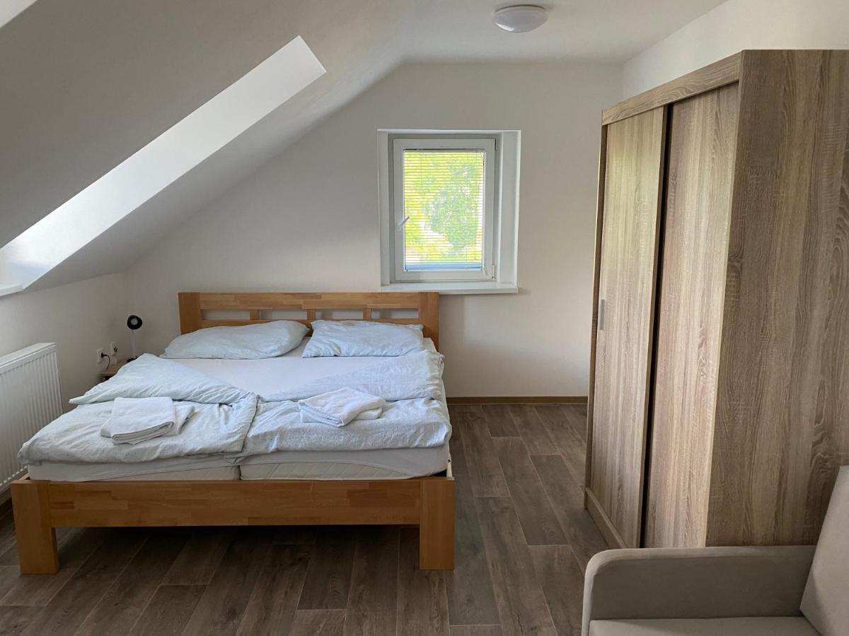 Hostinec U Pejska A Kocicky Mariánské Lázně Exteriör bild