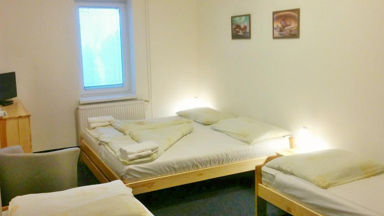 Hostinec U Pejska A Kocicky Mariánské Lázně Exteriör bild